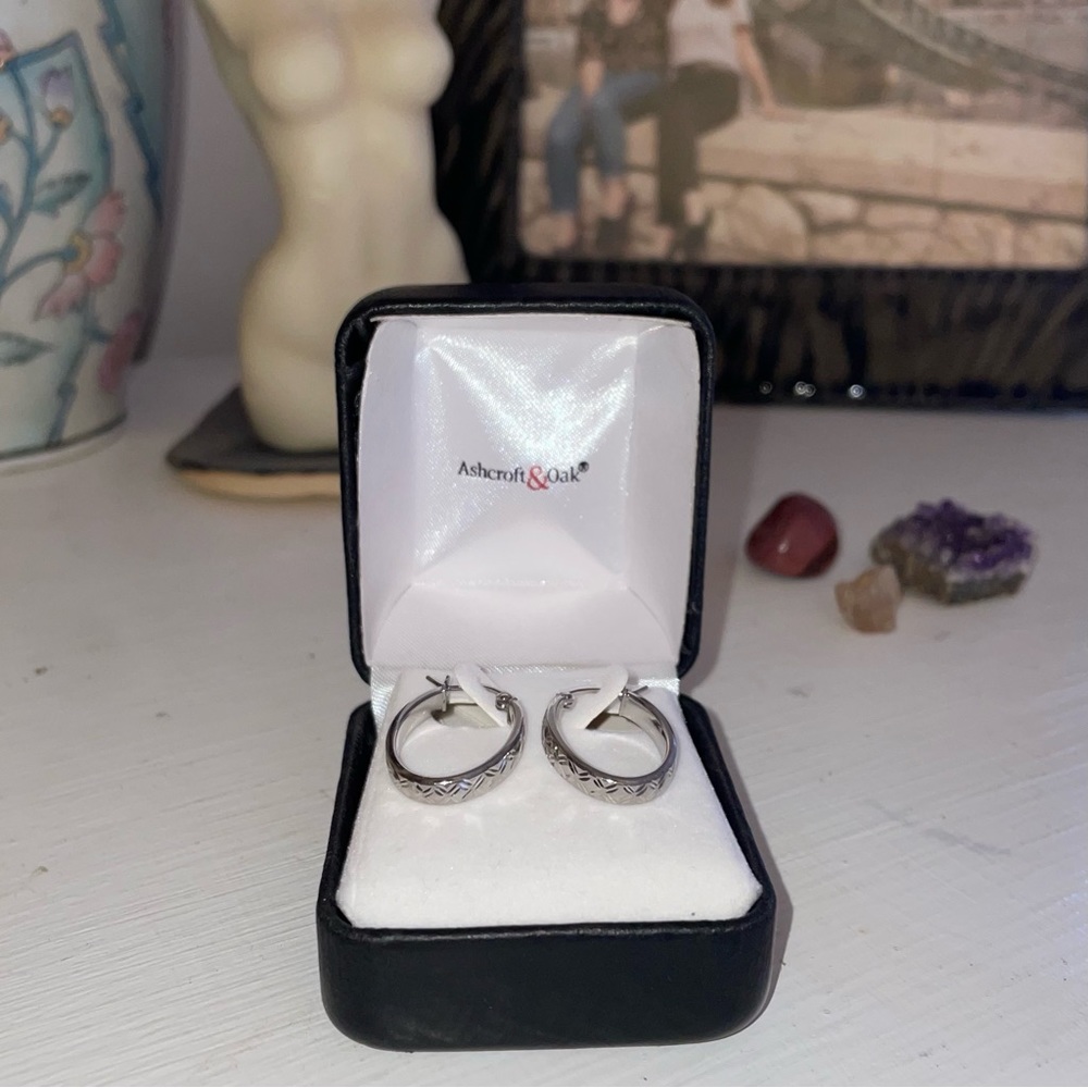 BNIB Sterling Silver Rhodium-plated Diamond-cut 4mm Oval Hoop Earrings